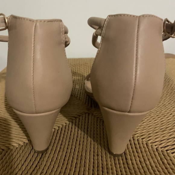 NOVO wedge strappy sand le nude size 7 - Picture 5 of 7